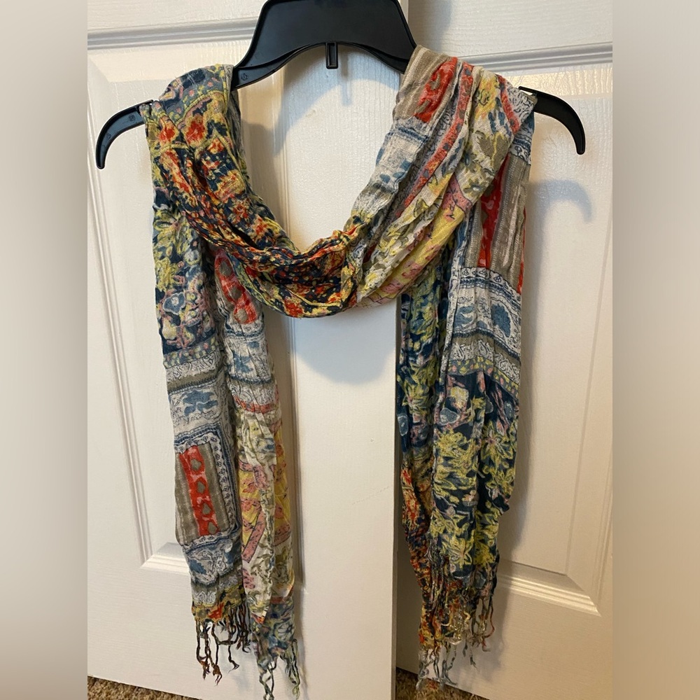 ⭐️5/$15! 8 Scarf Bundle! - Picture 15 of 16